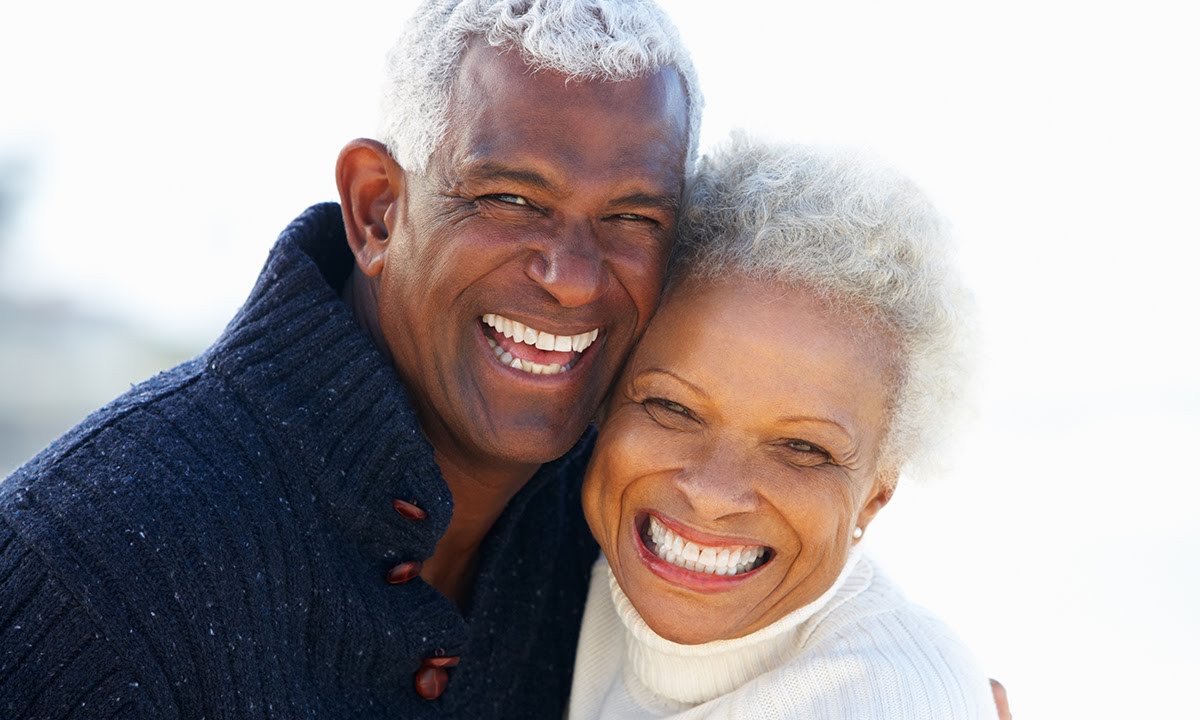 Cómo mantener una sonrisa saludable en la vejez